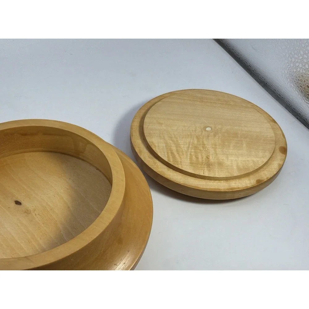 Carved Wooden Round Trinket Box‎ Signed Laurie Freecks 1989
